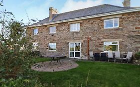 Walk To The Beach, Spacious Cottage With Sea Views